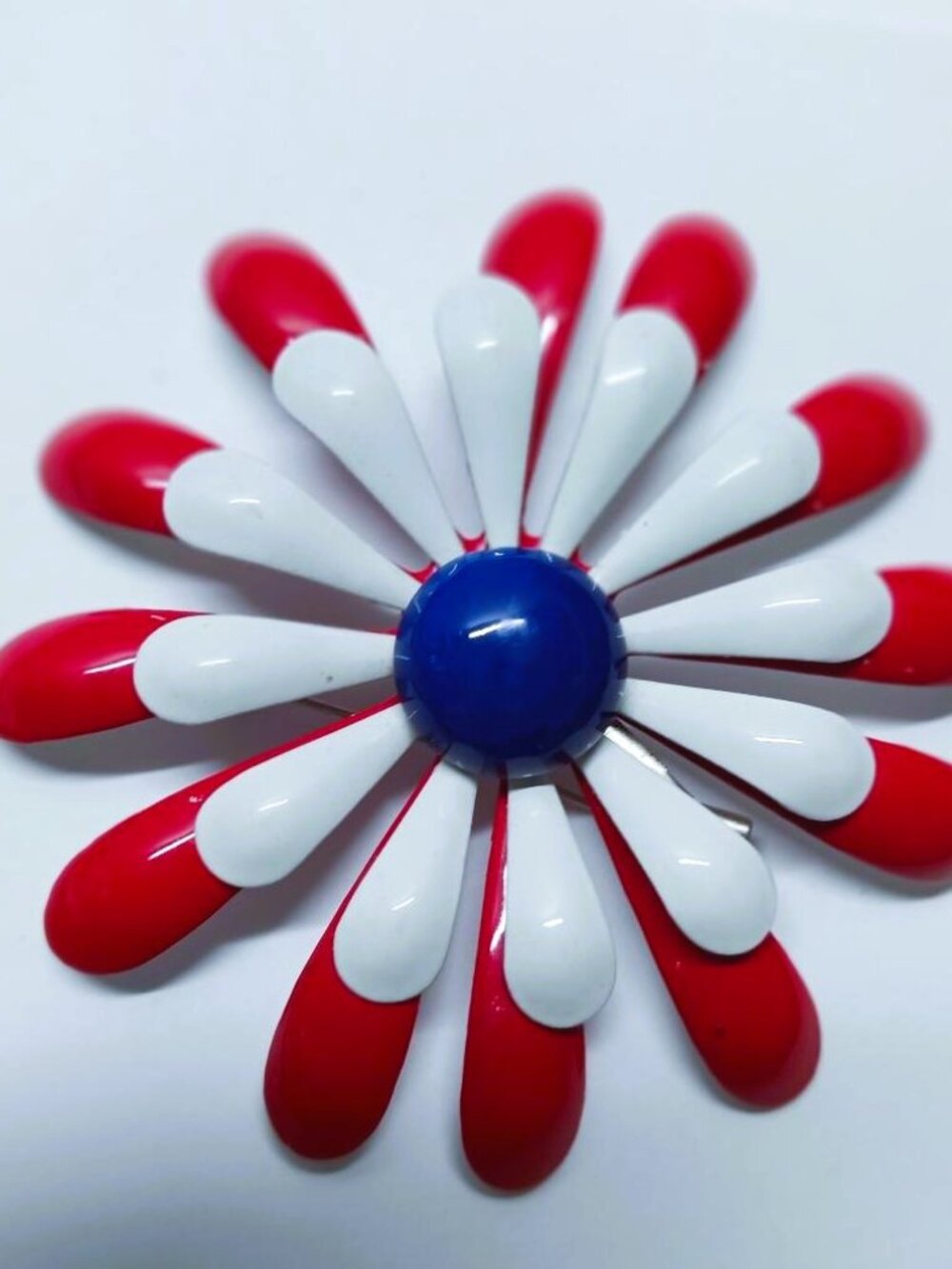 Large red White and Blue Vintage Retro Mod Flower Power Patriotic 1960's pin